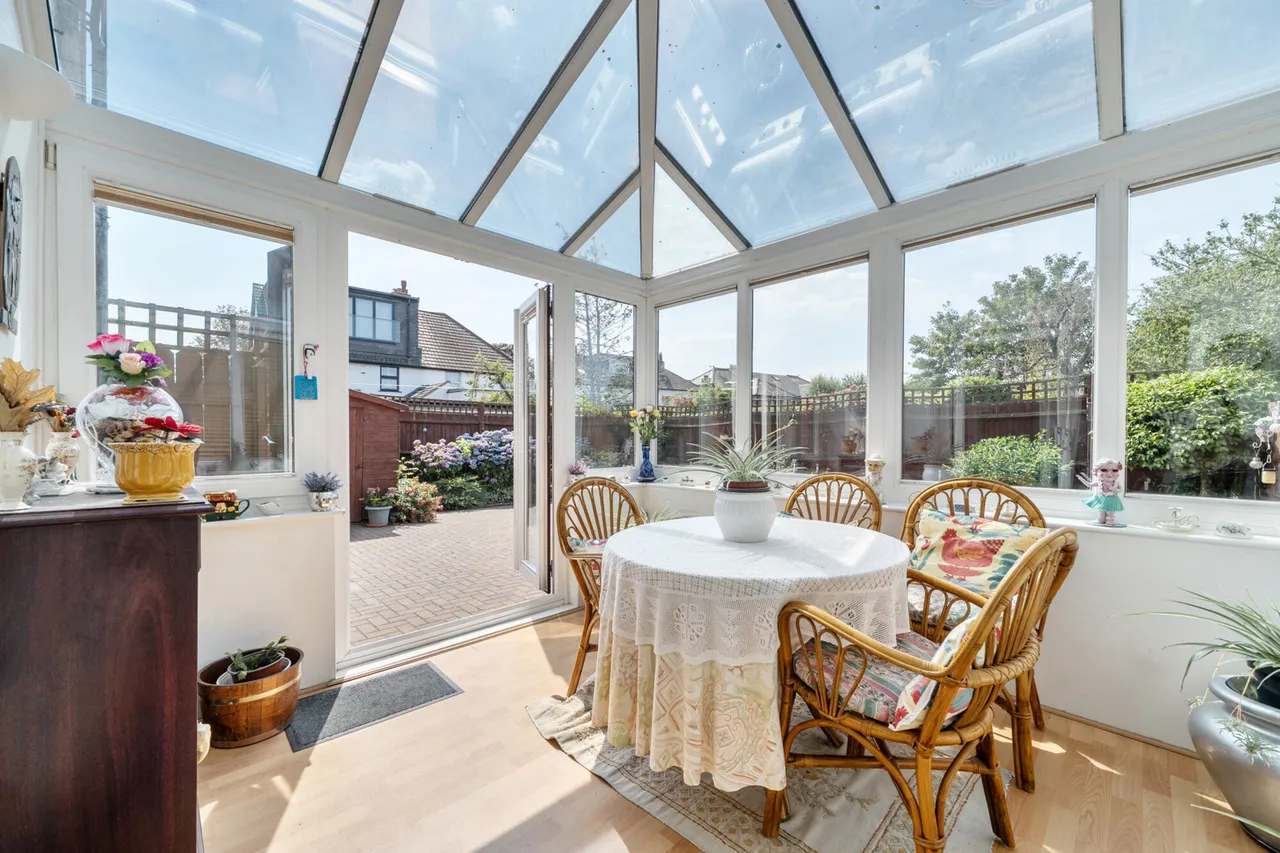 Exceptional Family Home in One of Hayes Most Prestigious Cul-de-Sacs, UB4, photo 3