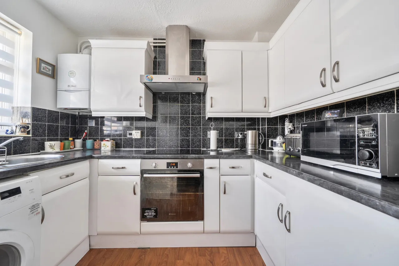 Exceptional Family Home in One of Hayes Most Prestigious Cul-de-Sacs, UB4, photo 4