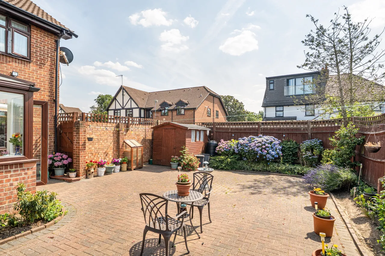 Exceptional Family Home in One of Hayes Most Prestigious Cul-de-Sacs, UB4, photo 9