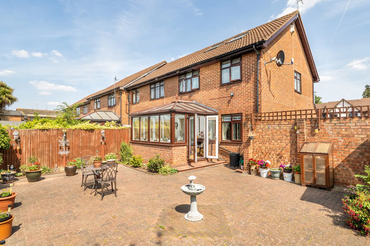 Exceptional Family Home in One of Hayes Most Prestigious Cul-de-Sacs, UB4, photo 10