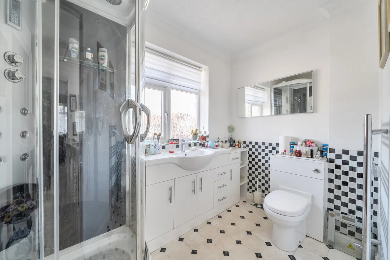 Exceptional Family Home in One of Hayes Most Prestigious Cul-de-Sacs, UB4, photo 8