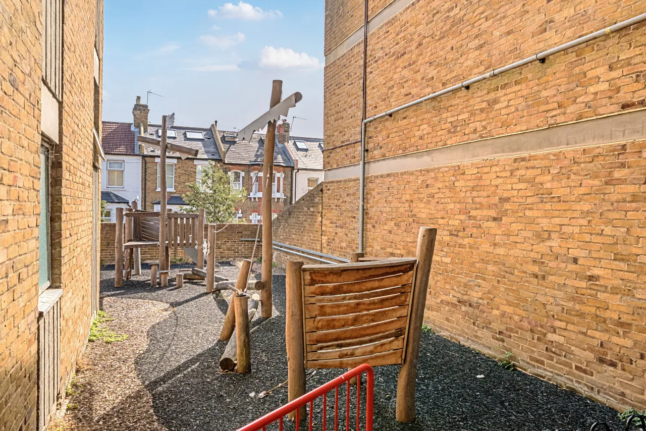 Lampeter Square, Hammersmith & Fulham, London, W6, photo 9