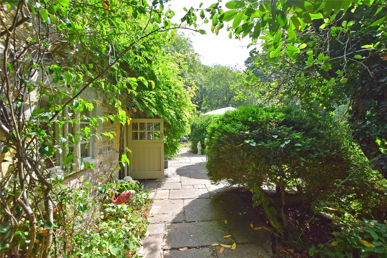 Membury, Axminster, Devon, EX13 7AH, photo 2