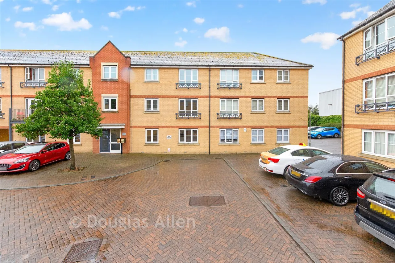1 bed flat for sale, Bridge Road, Wickford, SS11