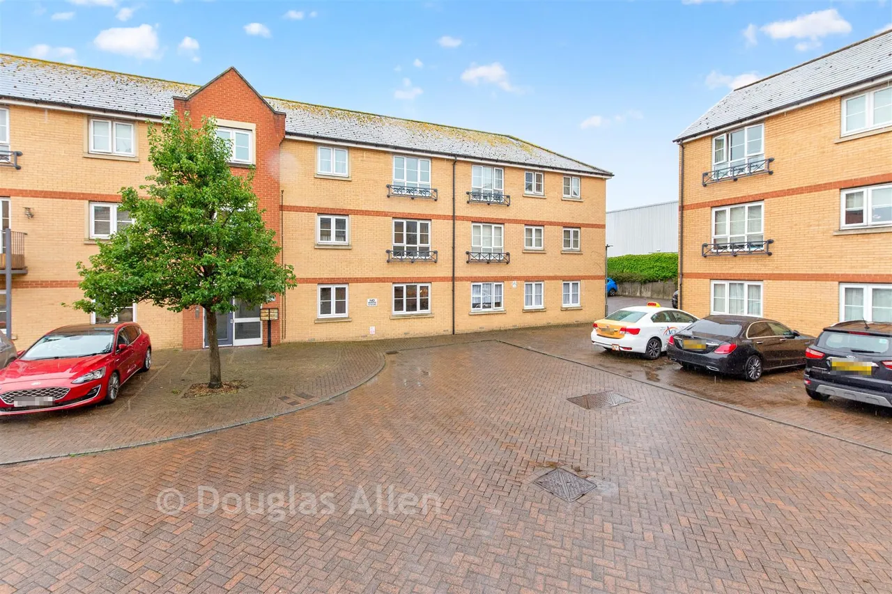 Bridge Road, Wickford, SS11, photo 9