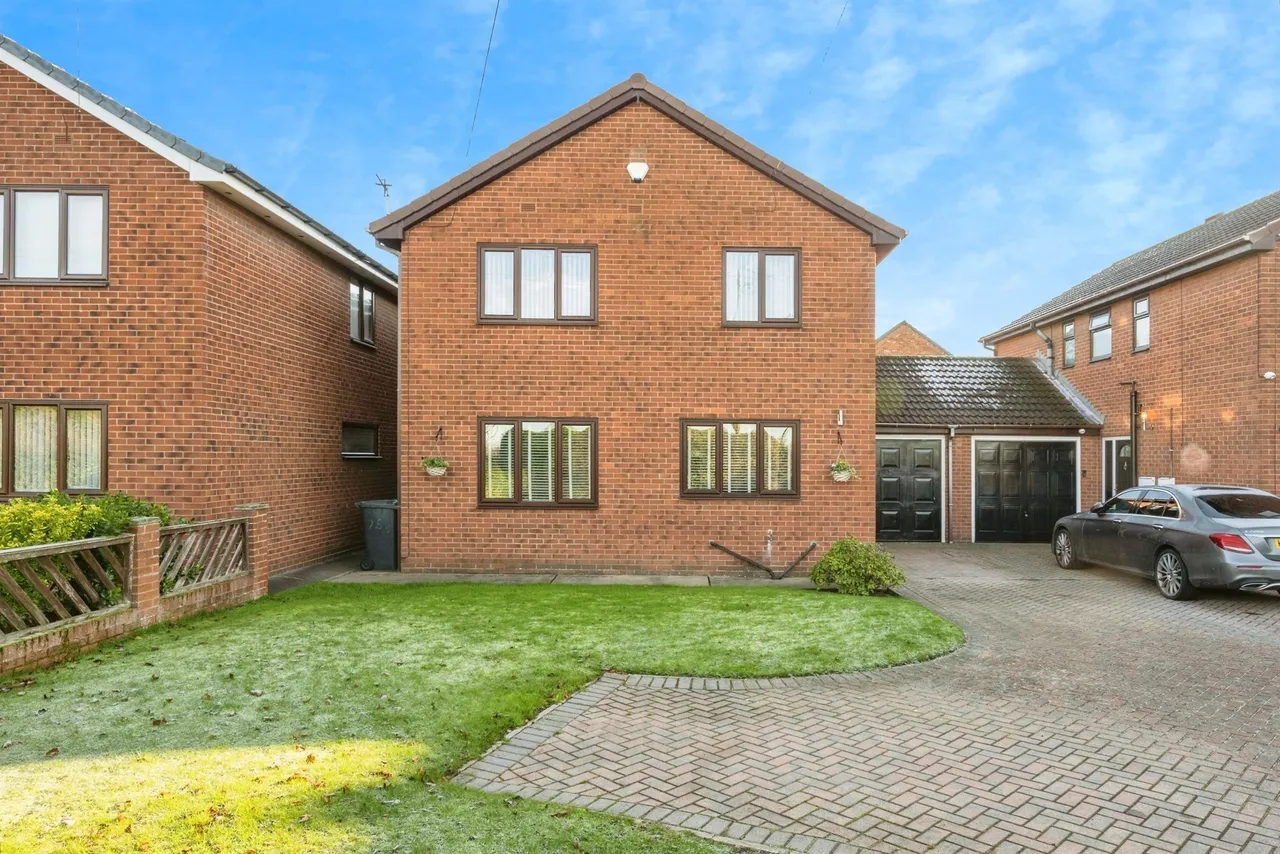 4 bed house for sale — Old Thorne Road, Hatfield, Doncaster