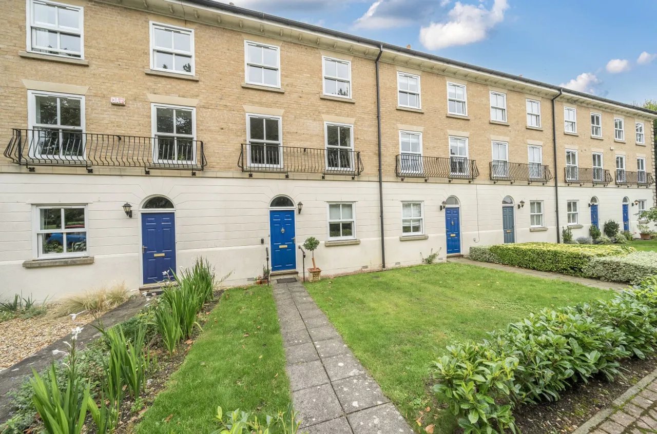 3 bed property for sale, King George Gardens, Chichester, PO19