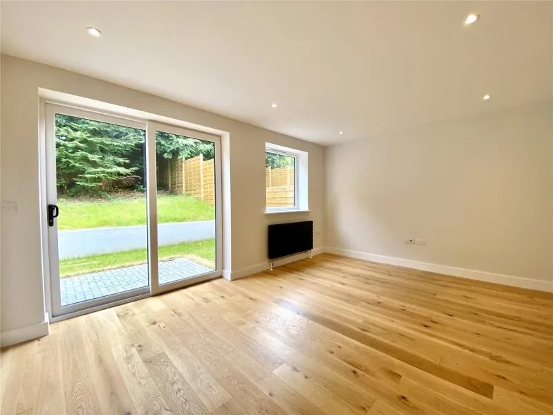 Bagshot Manor Gardens, Bagshot, GU19, photo 4
