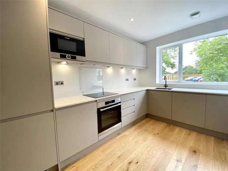 Bagshot Manor Gardens, Bagshot, GU19, photo 2