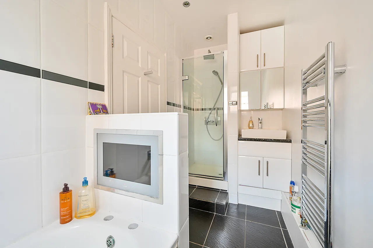 Flat 4, 5 Waldegrave Gardens, Twickenham, photo 8
