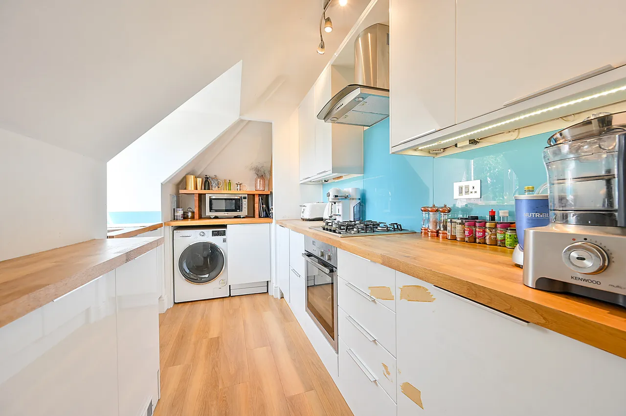 Flat 4, 5 Waldegrave Gardens, Twickenham, photo 3