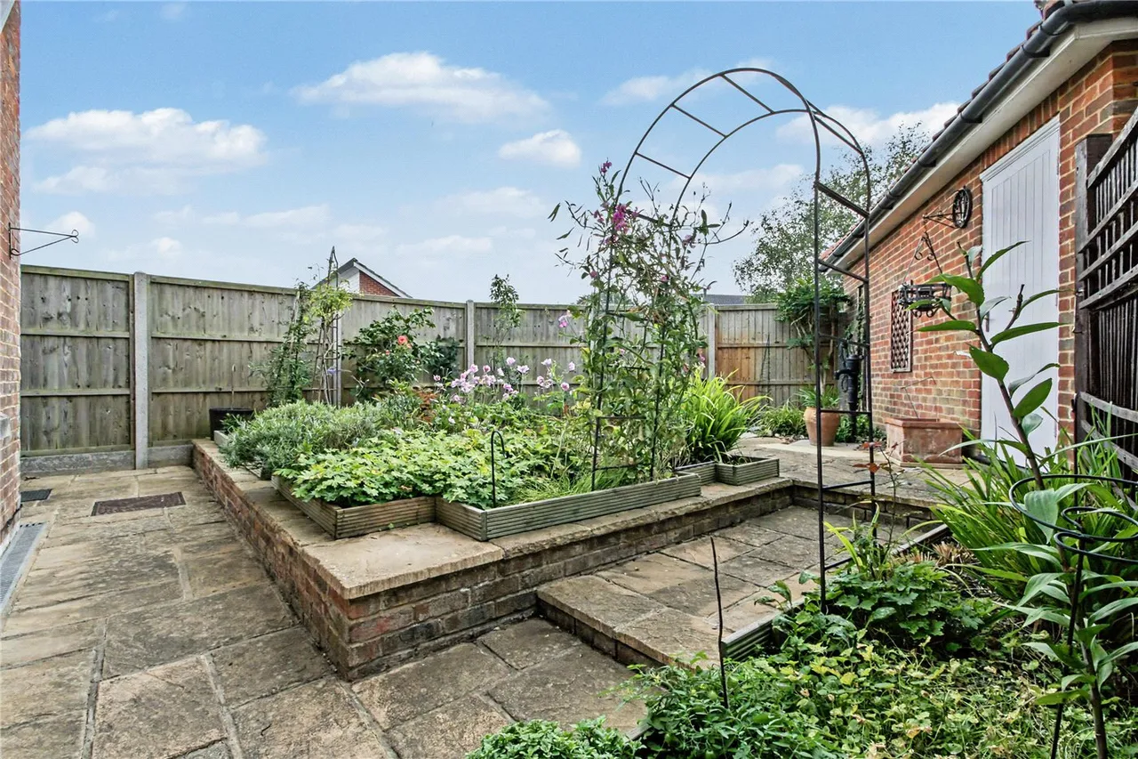 3 bed house to rent — Old School Drive, Reydon, Southwold, Suffolk, IP18
