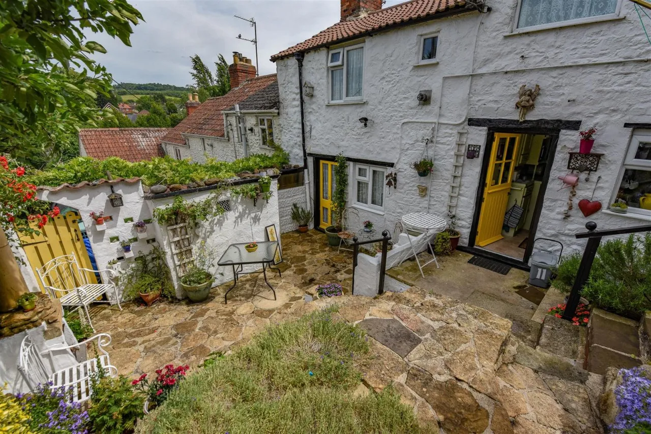 Hill Square, Cam, GL11, photo 18