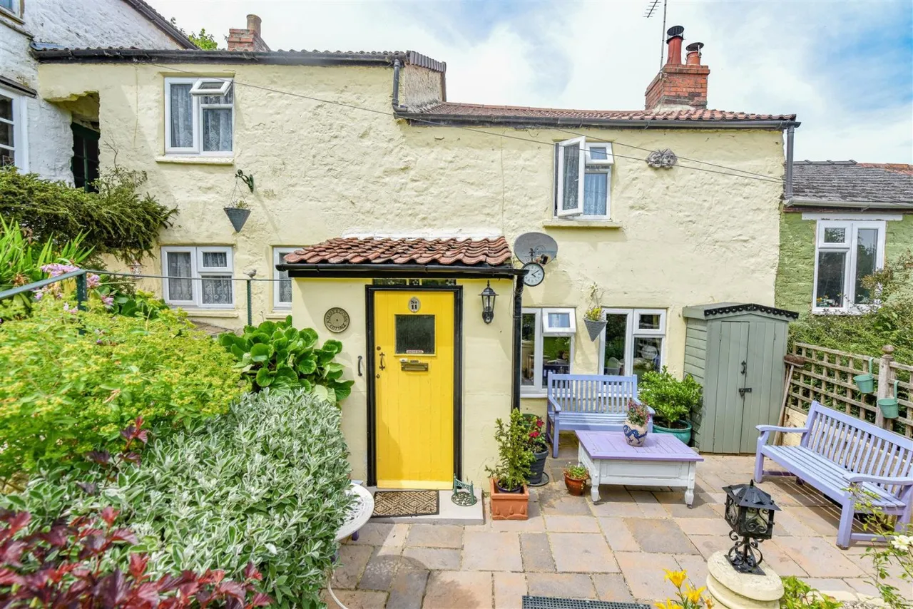 3 bed house for sale, Hill Square, Cam, GL11