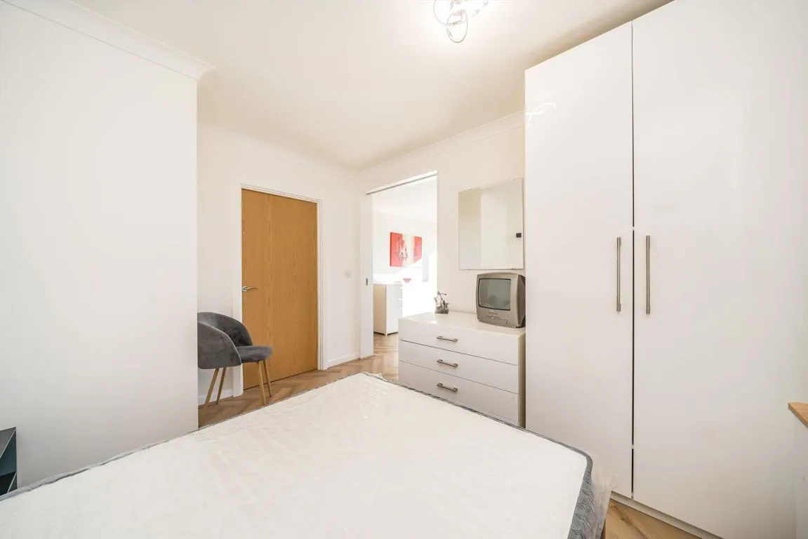 Mapleton Road, SW18, photo 2