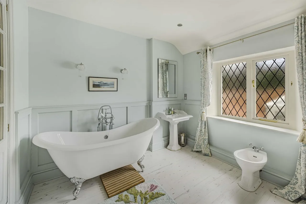 Hale, Altrincham, photo 16