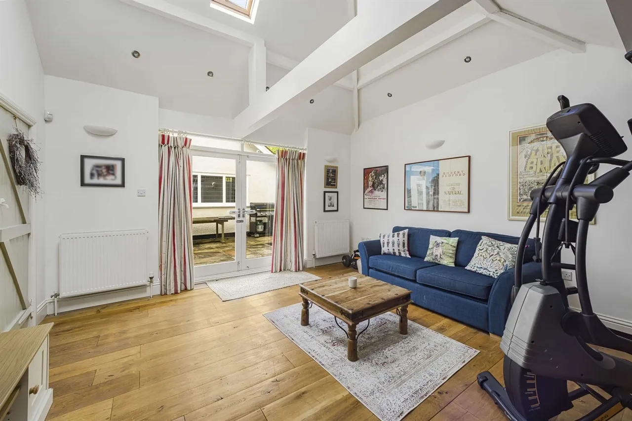 Hale, Altrincham, photo 13