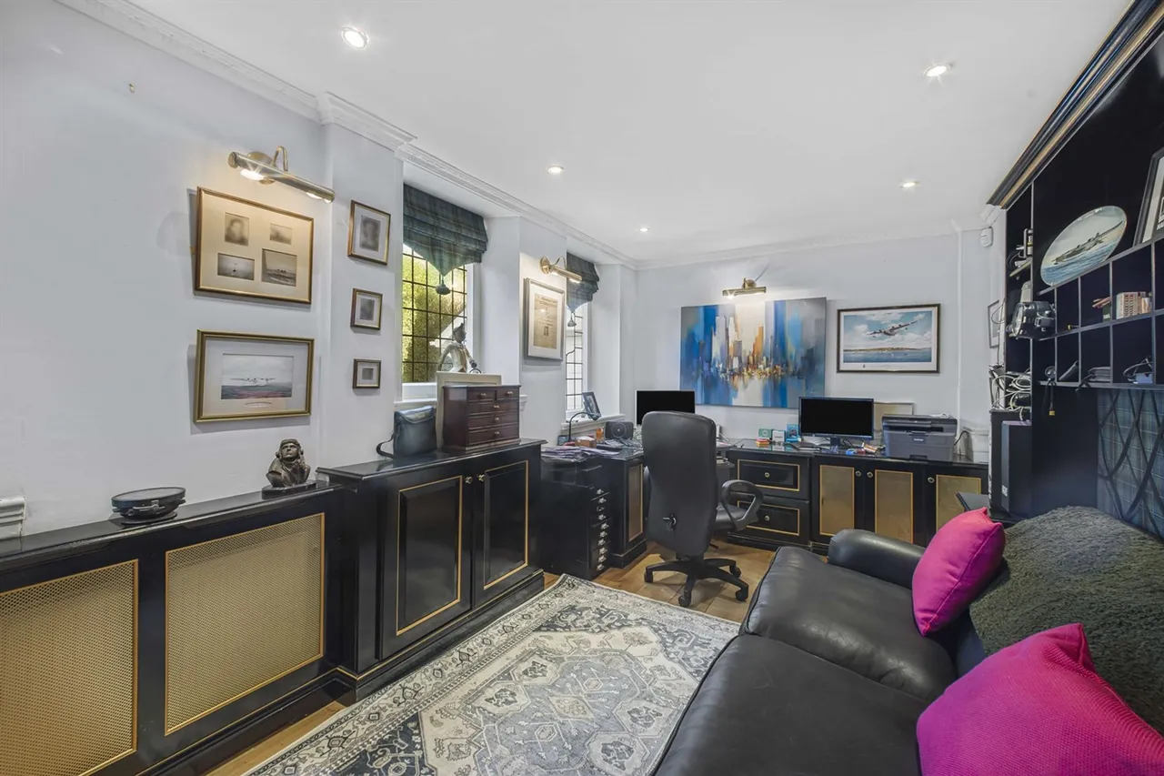 Hale, Altrincham, photo 17