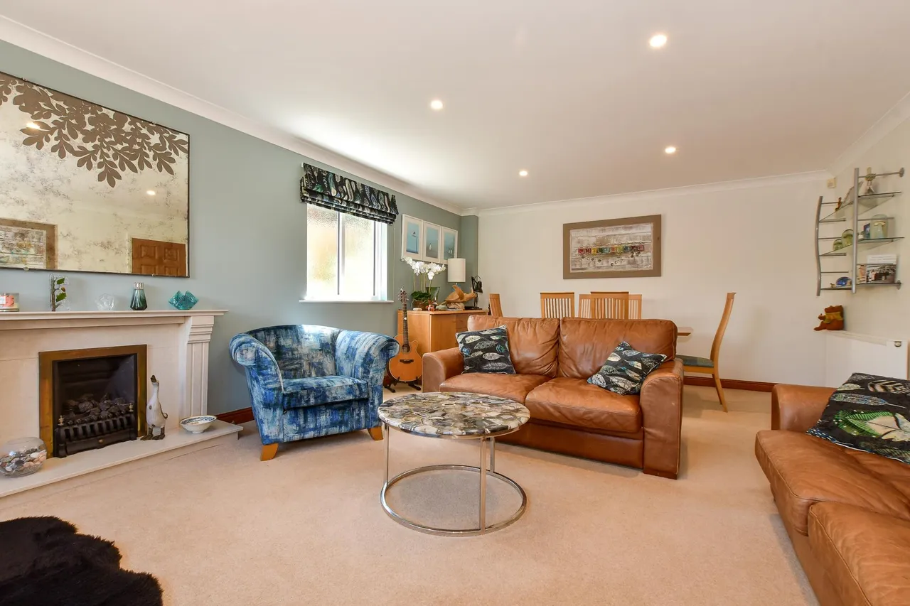 Cowes, PO31, photo 6