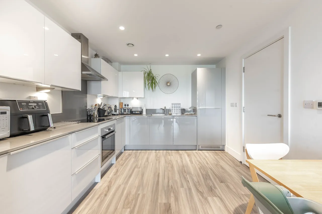 Edgware, HA8, photo 3