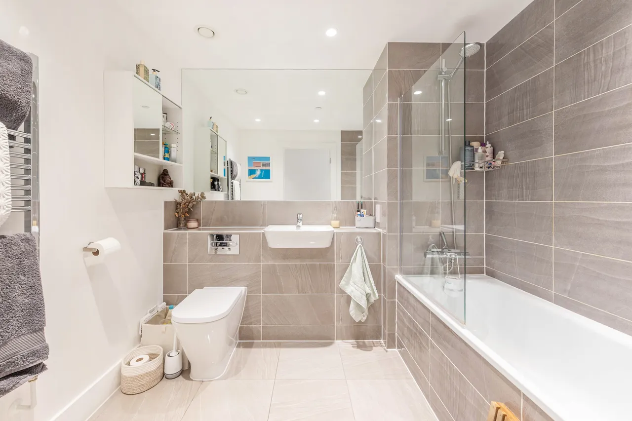 Edgware, HA8, photo 13