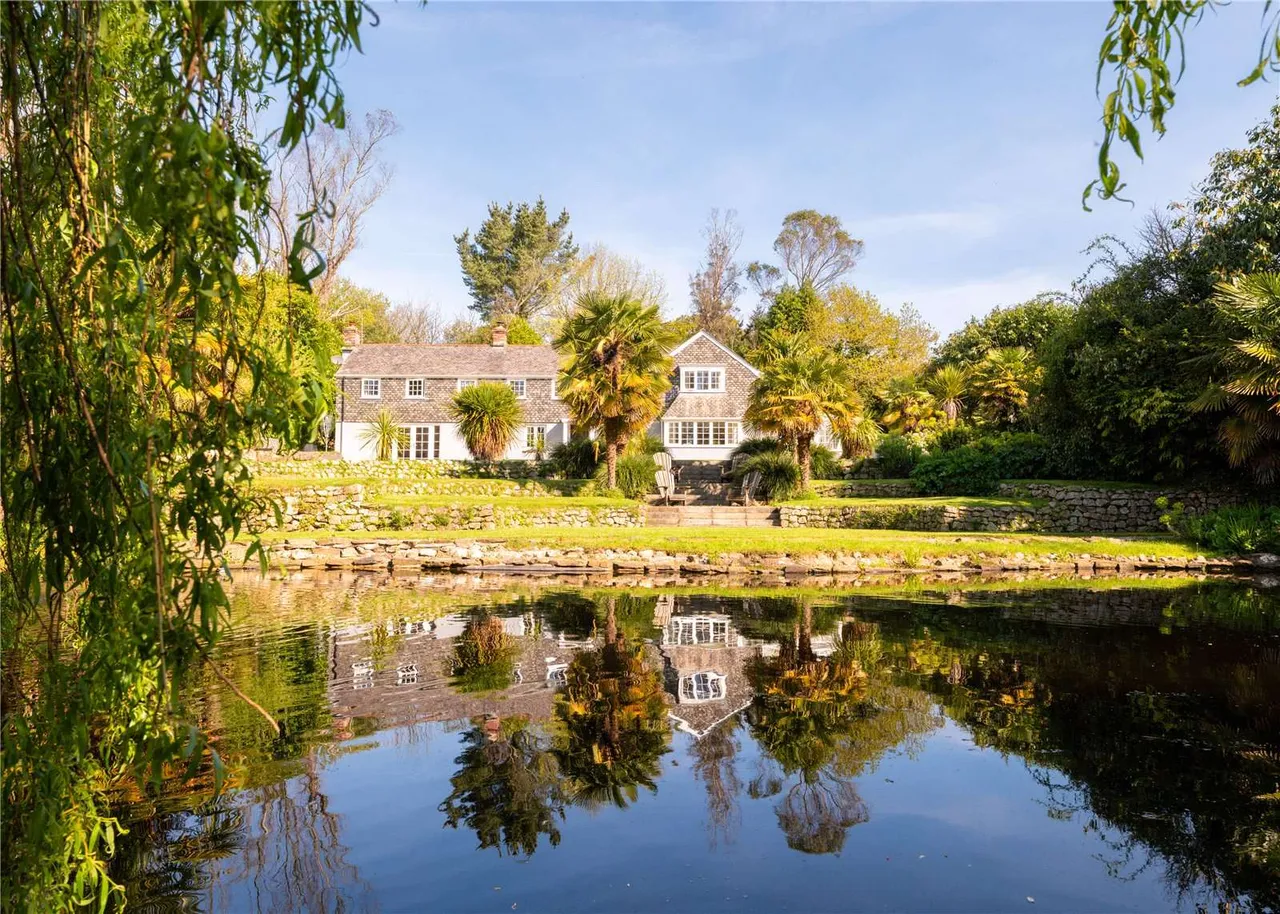 17 bed house for sale, Chycowling, Carnon Downs, TR3