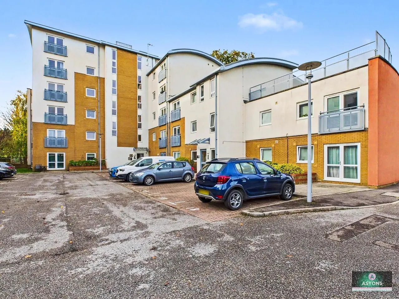1 bed flat for sale, Trafalgar Gardens, Three Bridges