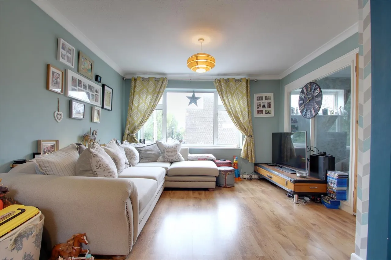 Mulberry Gardens, Goring-By-Sea, Worthing, photo 3