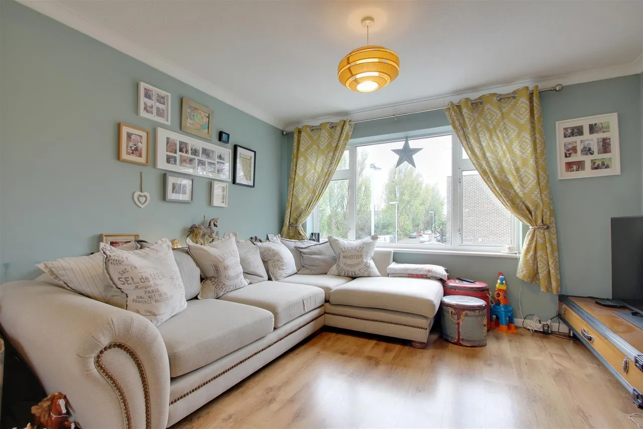 Mulberry Gardens, Goring-By-Sea, Worthing, photo 4