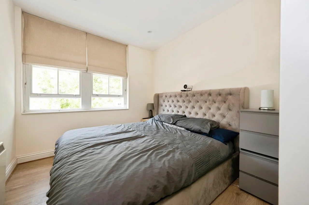 High Street, Esher, KT10, photo 4