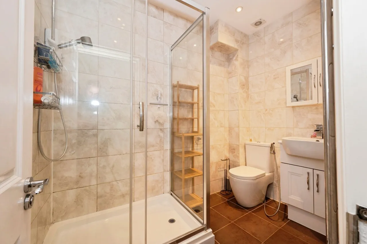 High Street, Esher, KT10, photo 7