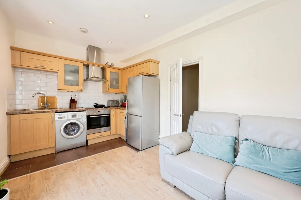 High Street, Esher, KT10, photo 2