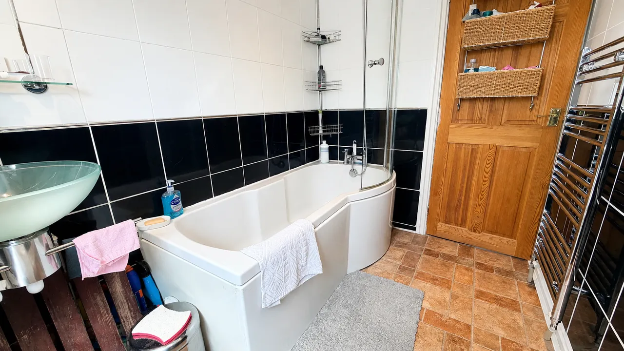 Petrel Close, Stockport, SK3, photo 3