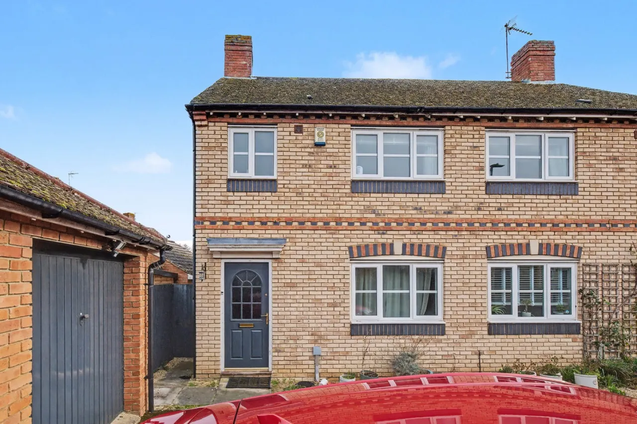 3 bed house for sale, Siskin Road, Bicester, OX26