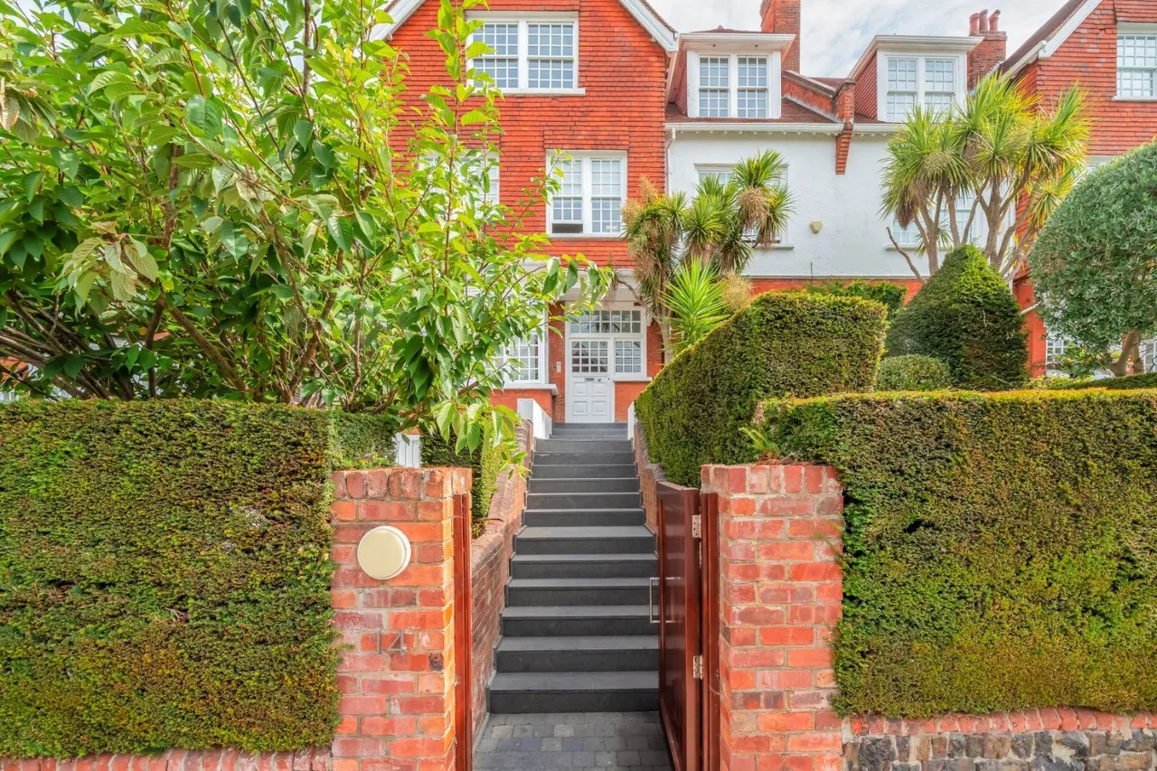 Bracknell Gardens, Hampstead, NW3, photo 26