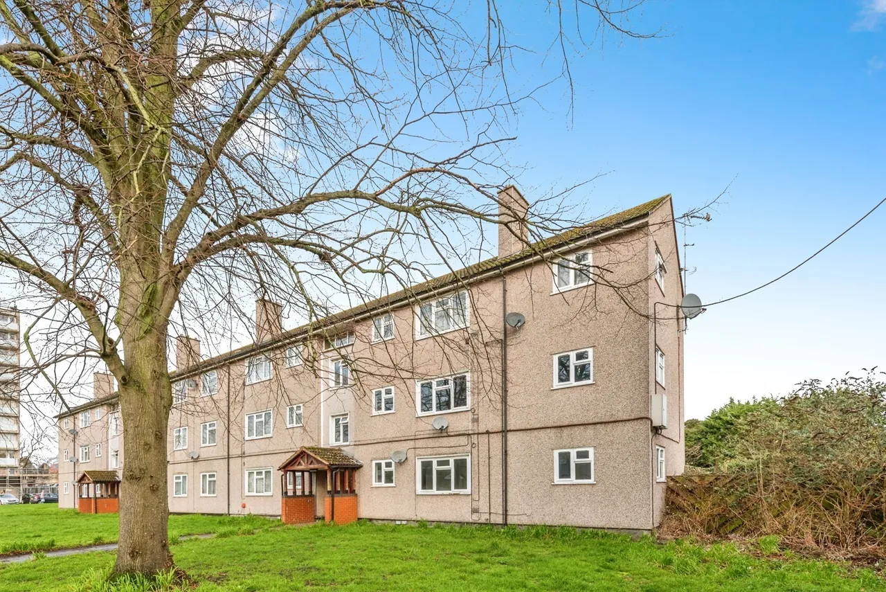 2 bed flat for sale, Blandford Court, Swindon, SN3