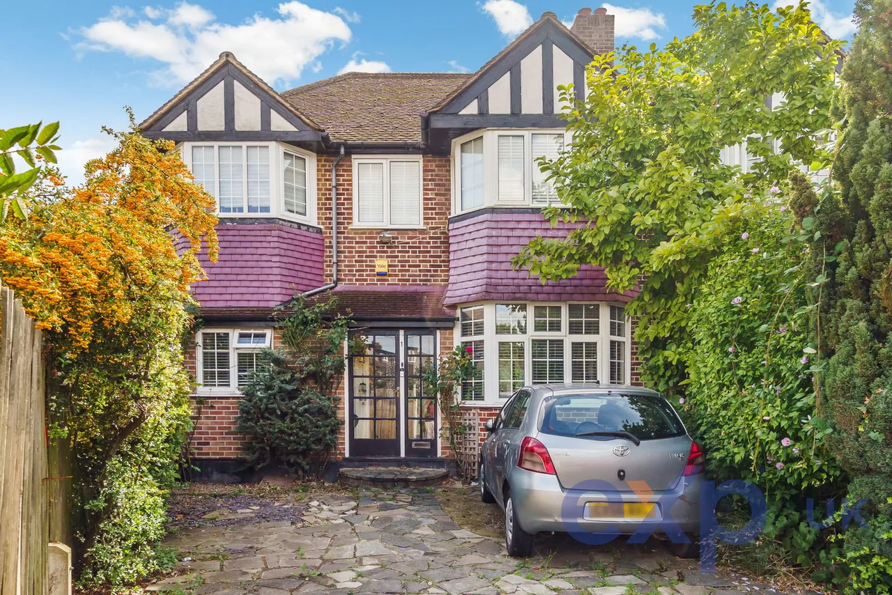 5 bed house for sale — Hughenden Road, Worcester Park, KT4 8DD