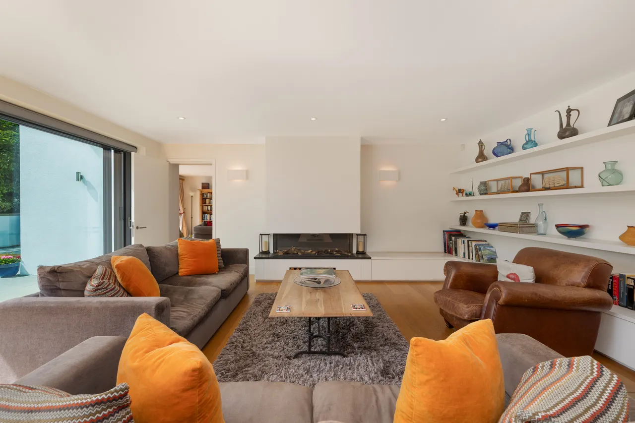 Coombe Hill Road, Mulberry, London, photo 7