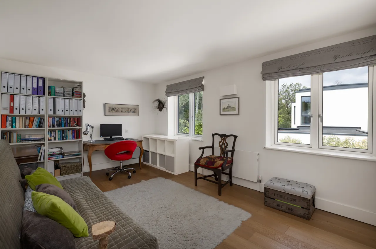 Coombe Hill Road, Mulberry, London, photo 12