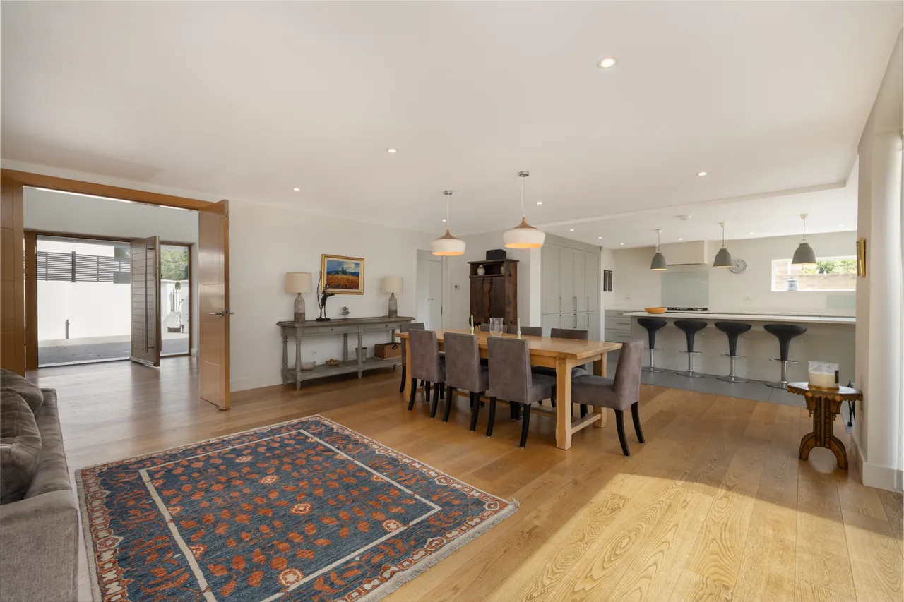 Coombe Hill Road, Mulberry, London, photo 5