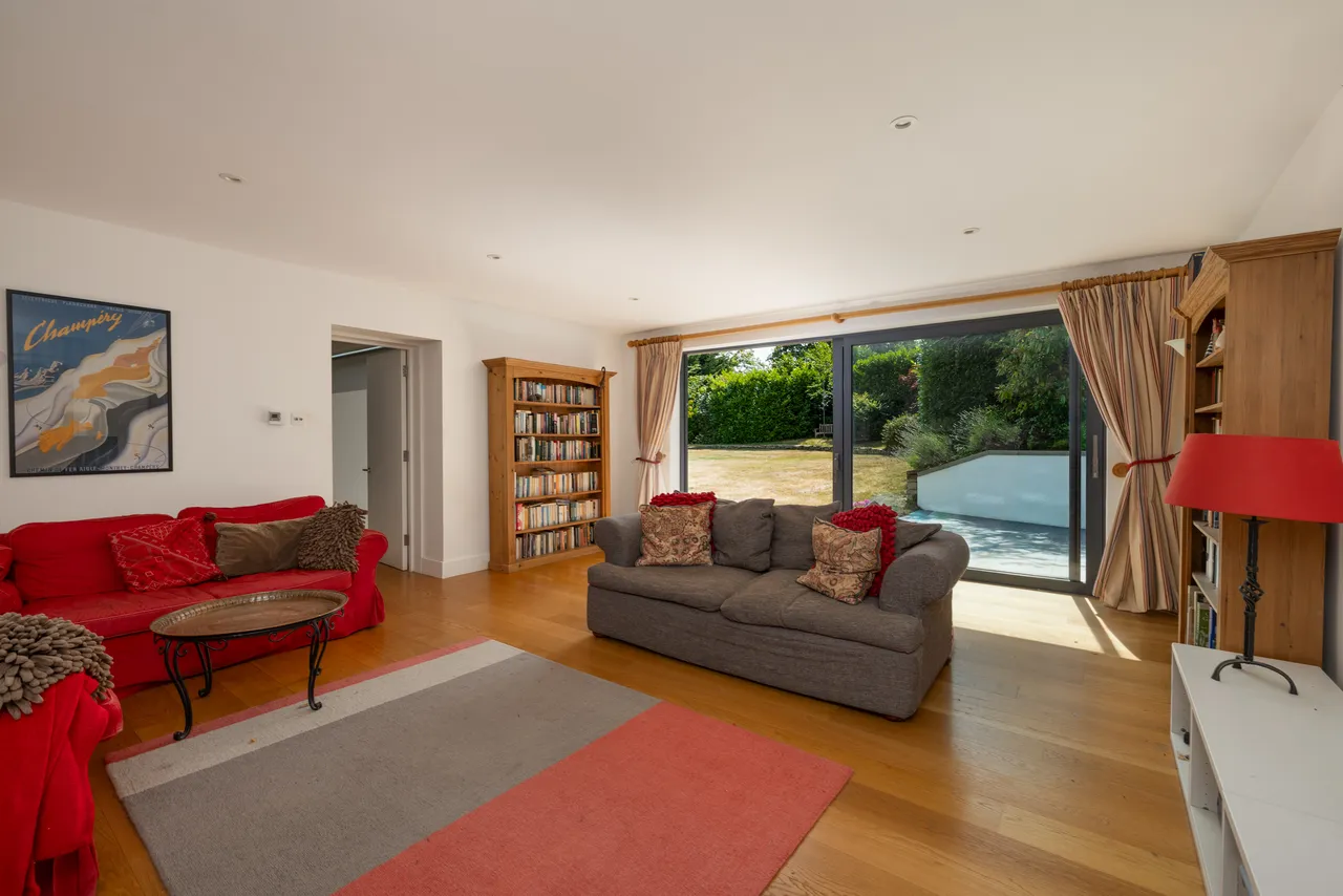 Coombe Hill Road, Mulberry, London, photo 8
