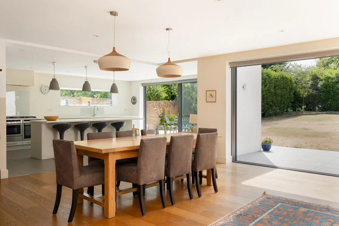 Coombe Hill Road, Mulberry, London, photo 2