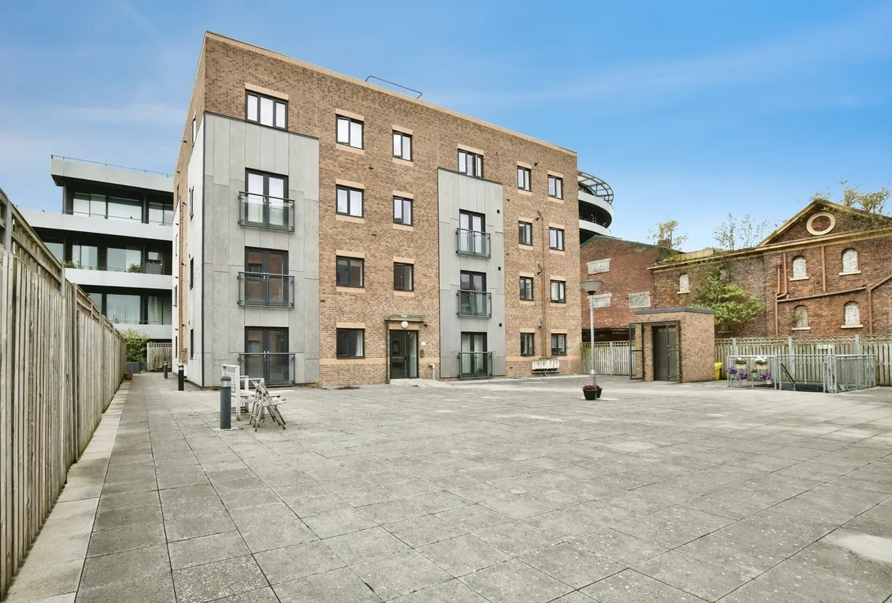 1 bed flat for sale — Woodfield Road, Broadheath, Altrincham, WA14