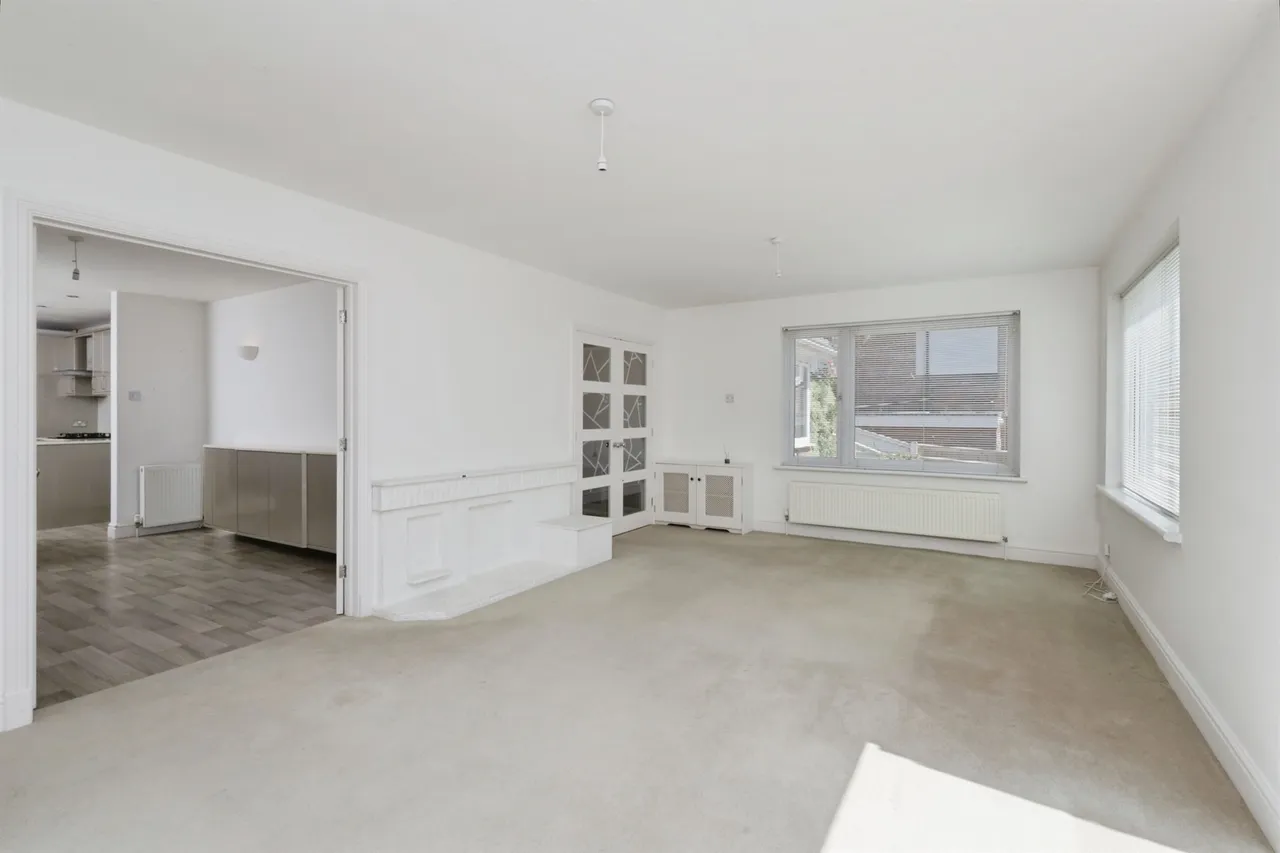 Dukes Drive, Eastbourne, photo 2