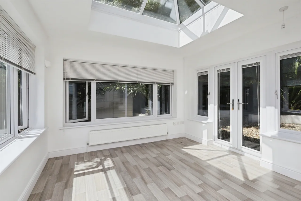 Dukes Drive, Eastbourne, photo 4