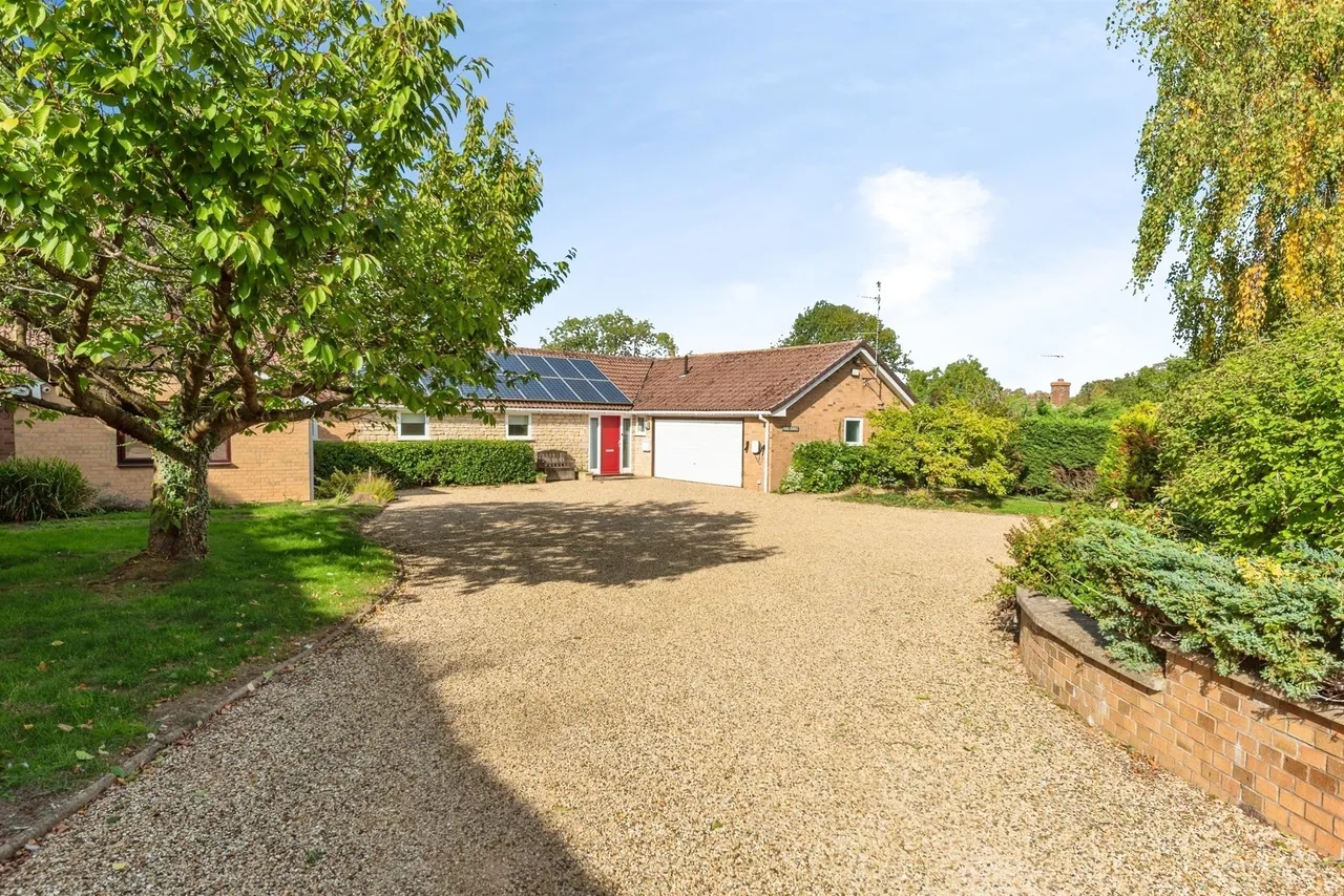 4 bed house for sale, Crown Hill, Ropsley, NG33
