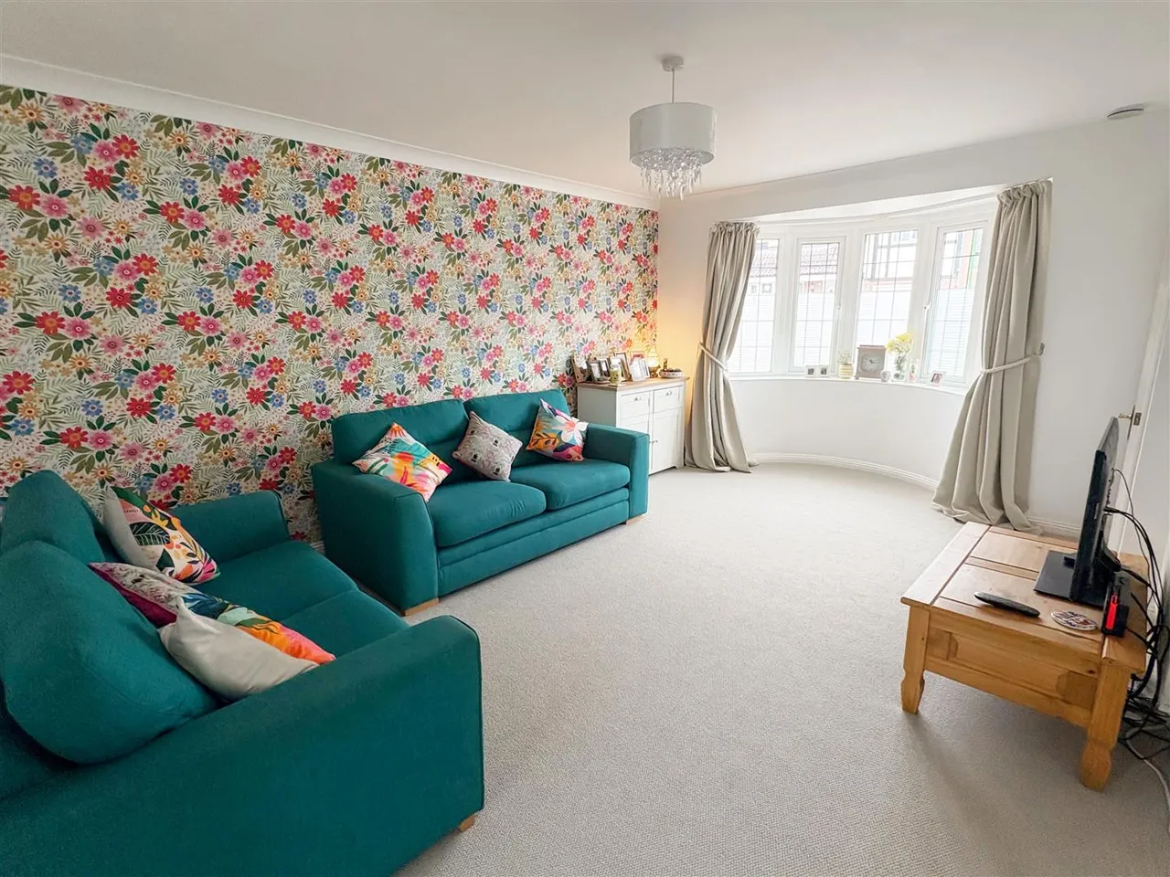 Blenheim Drive, Rustington, photo 2