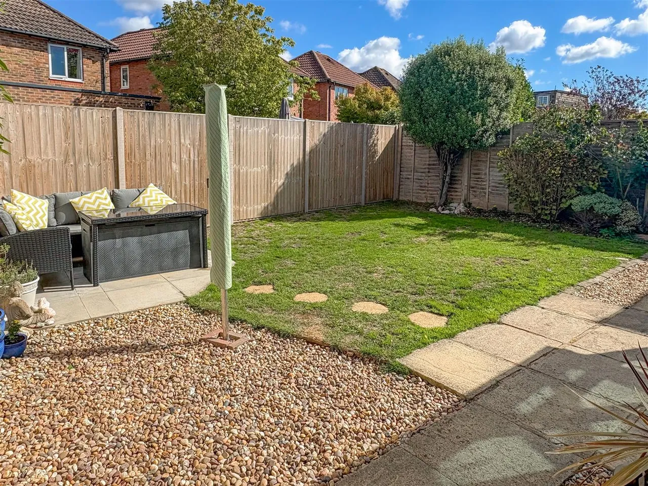 Blenheim Drive, Rustington, photo 4