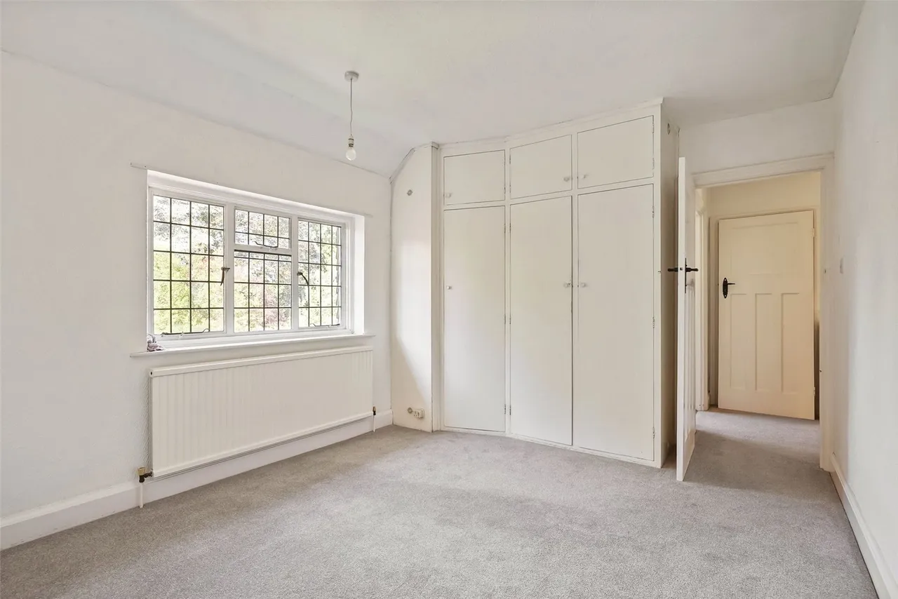 The Avenue, Sunbury, TW16 5HZ, photo 13