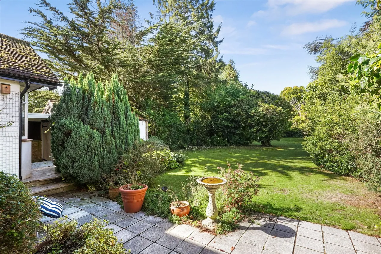 The Avenue, Sunbury, TW16 5HZ, photo 3